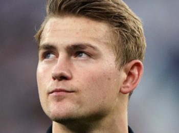 Juve trong cuộc đua giành chữ ký của De Ligt