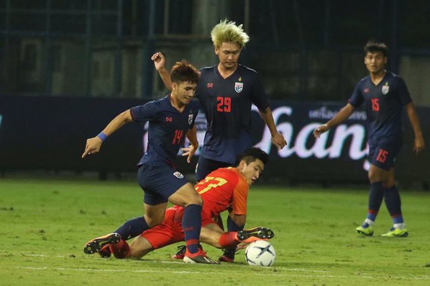 Thái Lan chơi trội, chấp Việt Nam và các đội khác 2 cầu thủ trên 22 tuổi